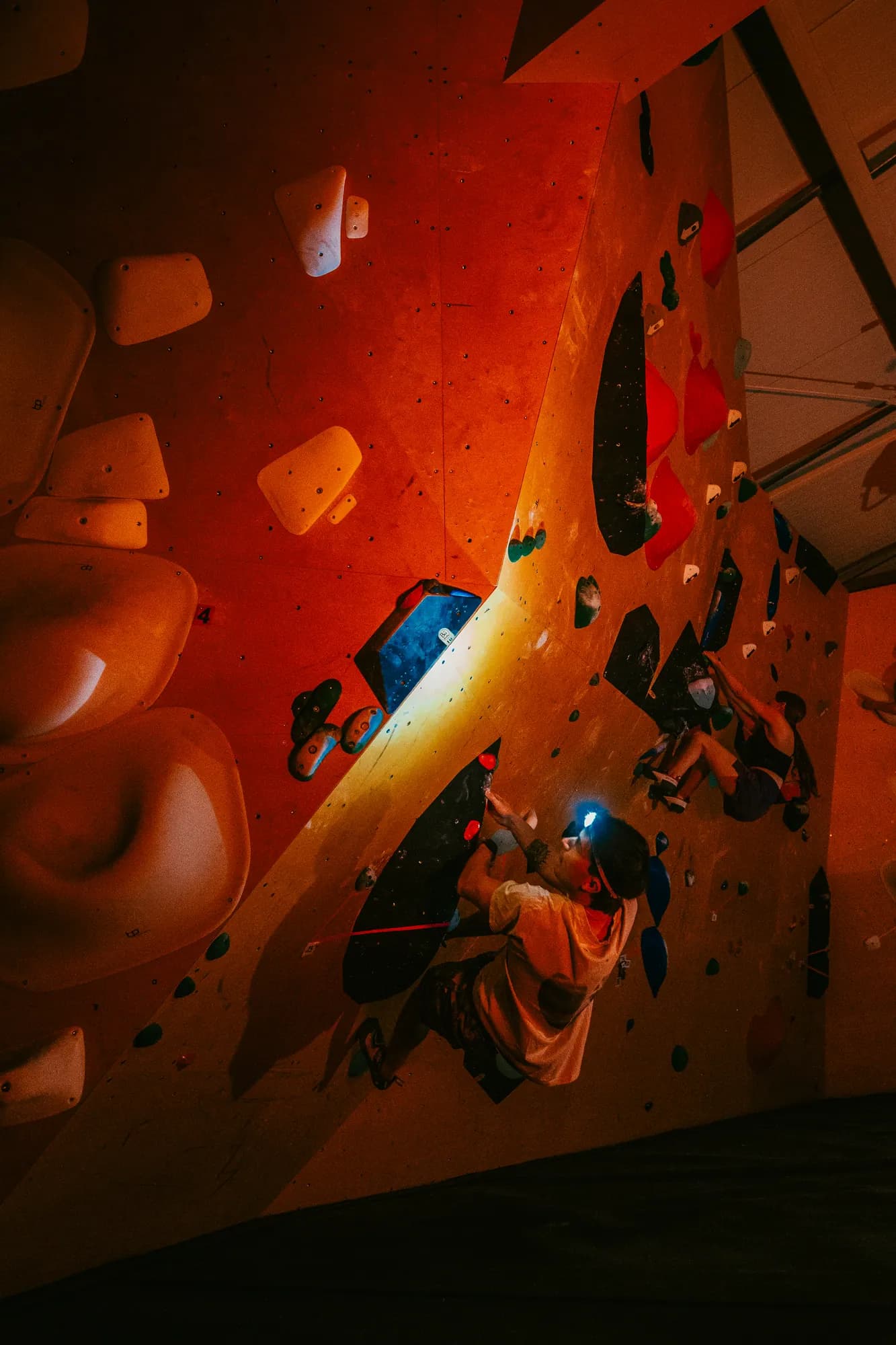 Arete Bouldering — Nocne wspinanie, kadr 6