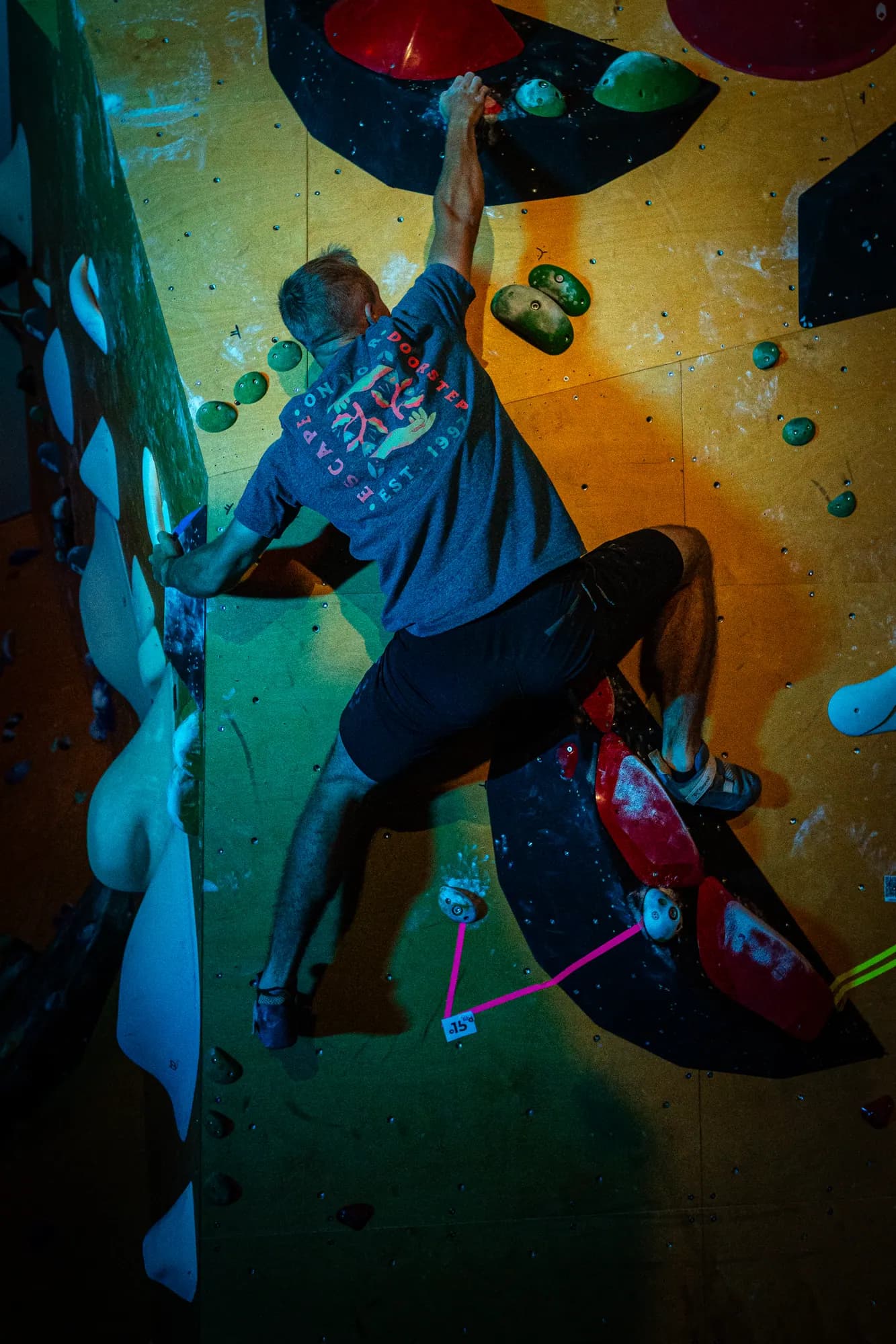 Arete Bouldering — Nocne wspinanie, kadr 8