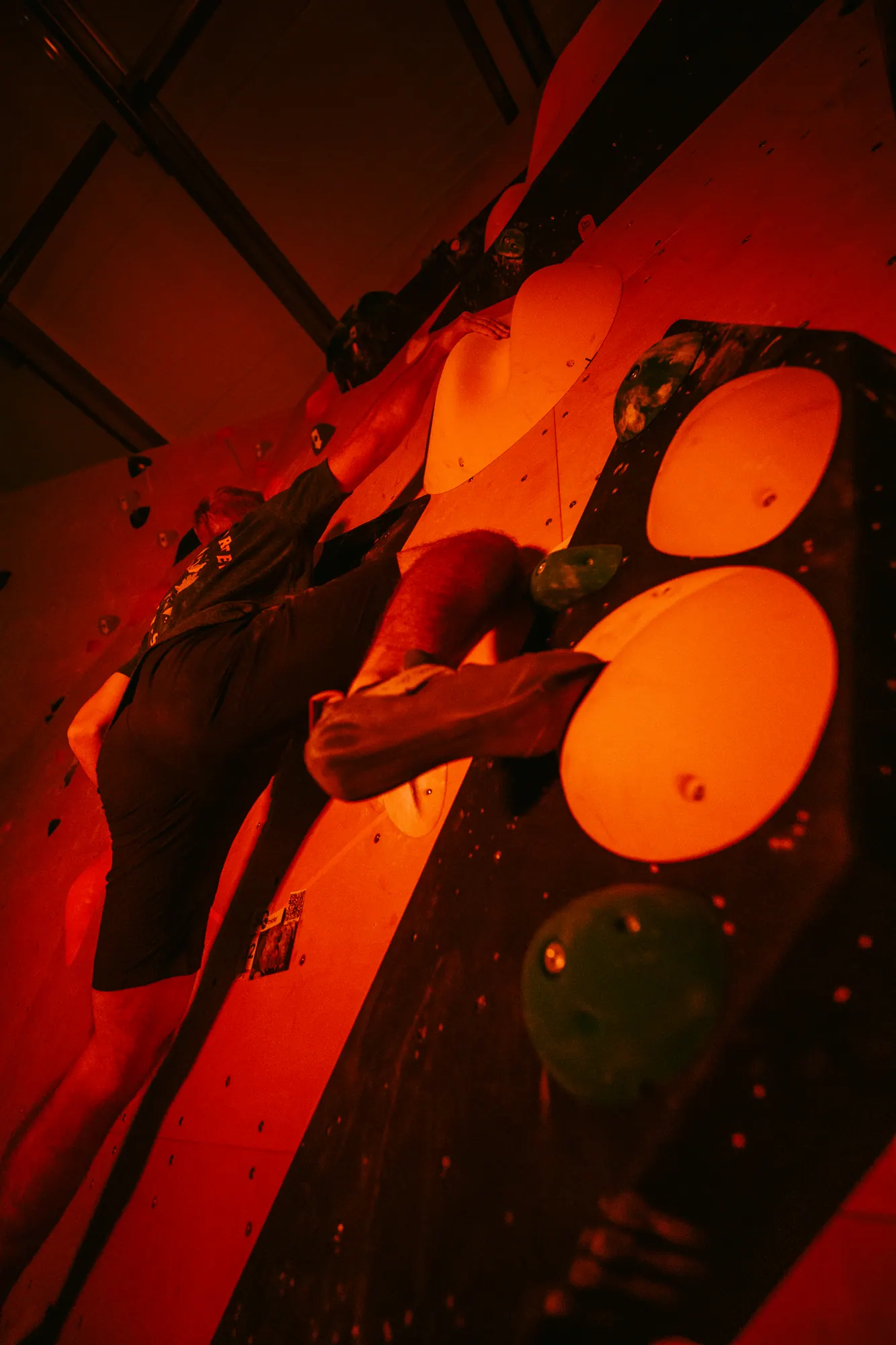 Arete Bouldering — Nocne wspinanie, kadr 10