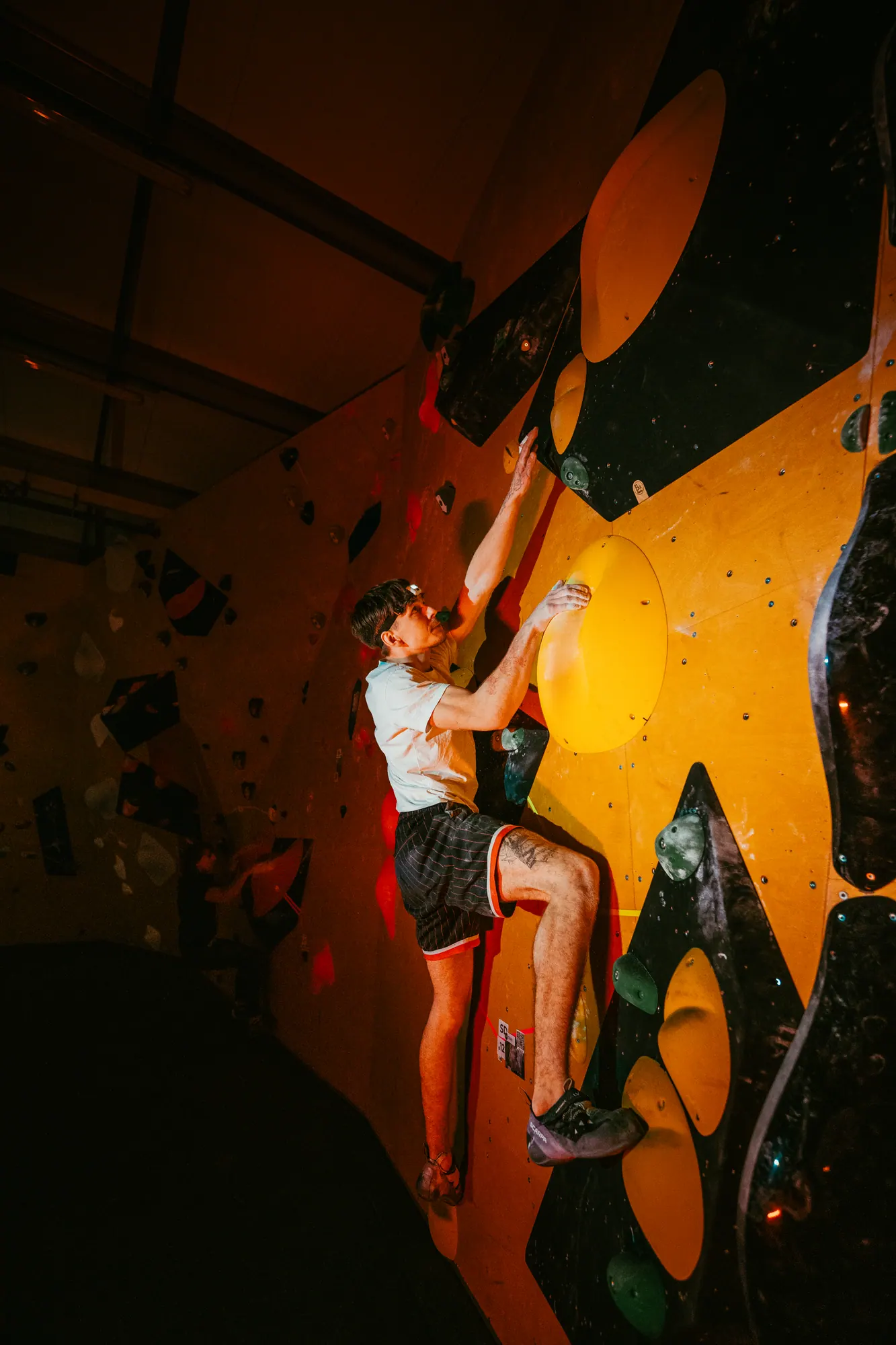 Arete Bouldering — Nocne wspinanie, kadr 11
