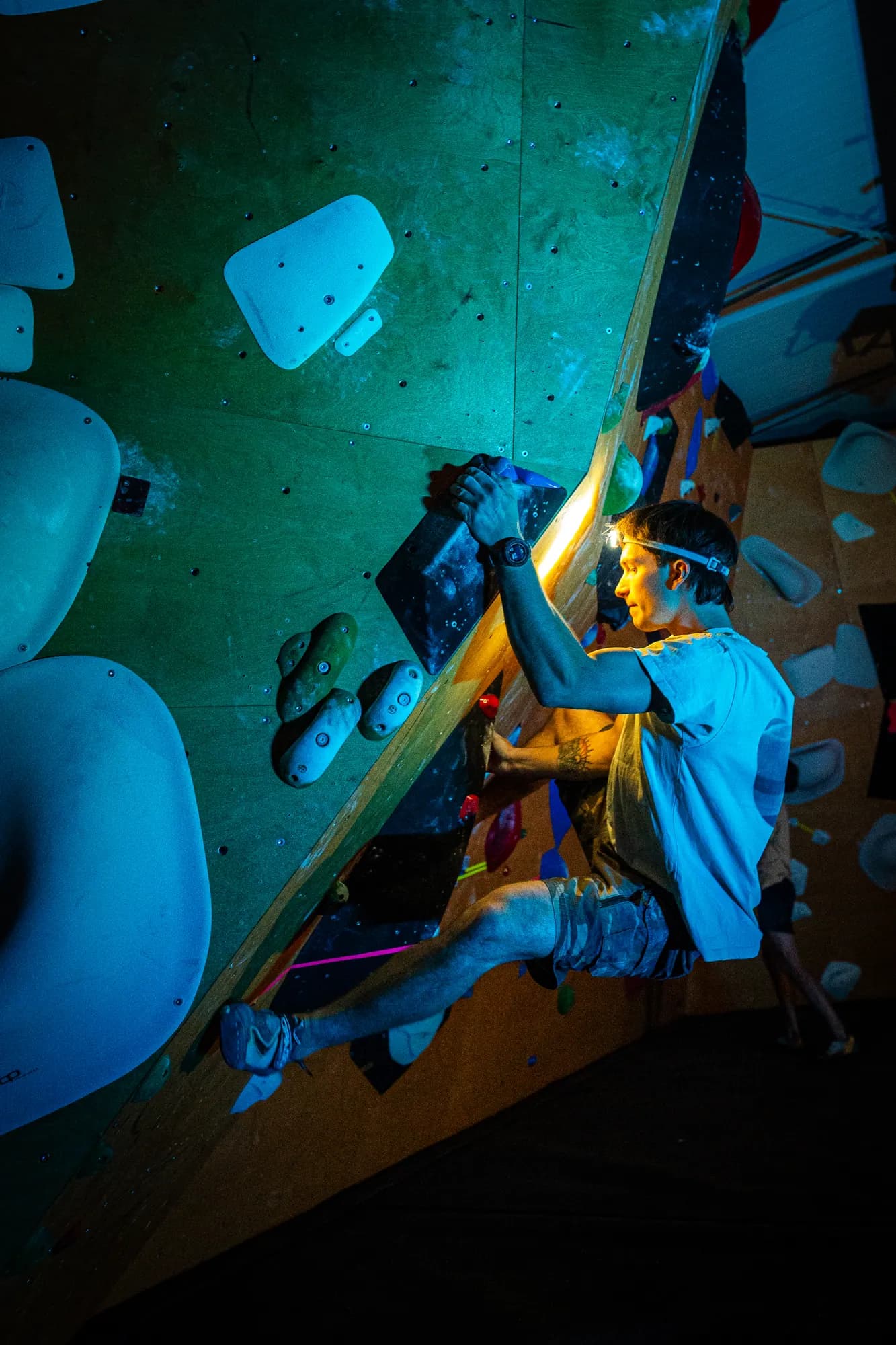 Arete Bouldering — Nocne wspinanie, kadr 12