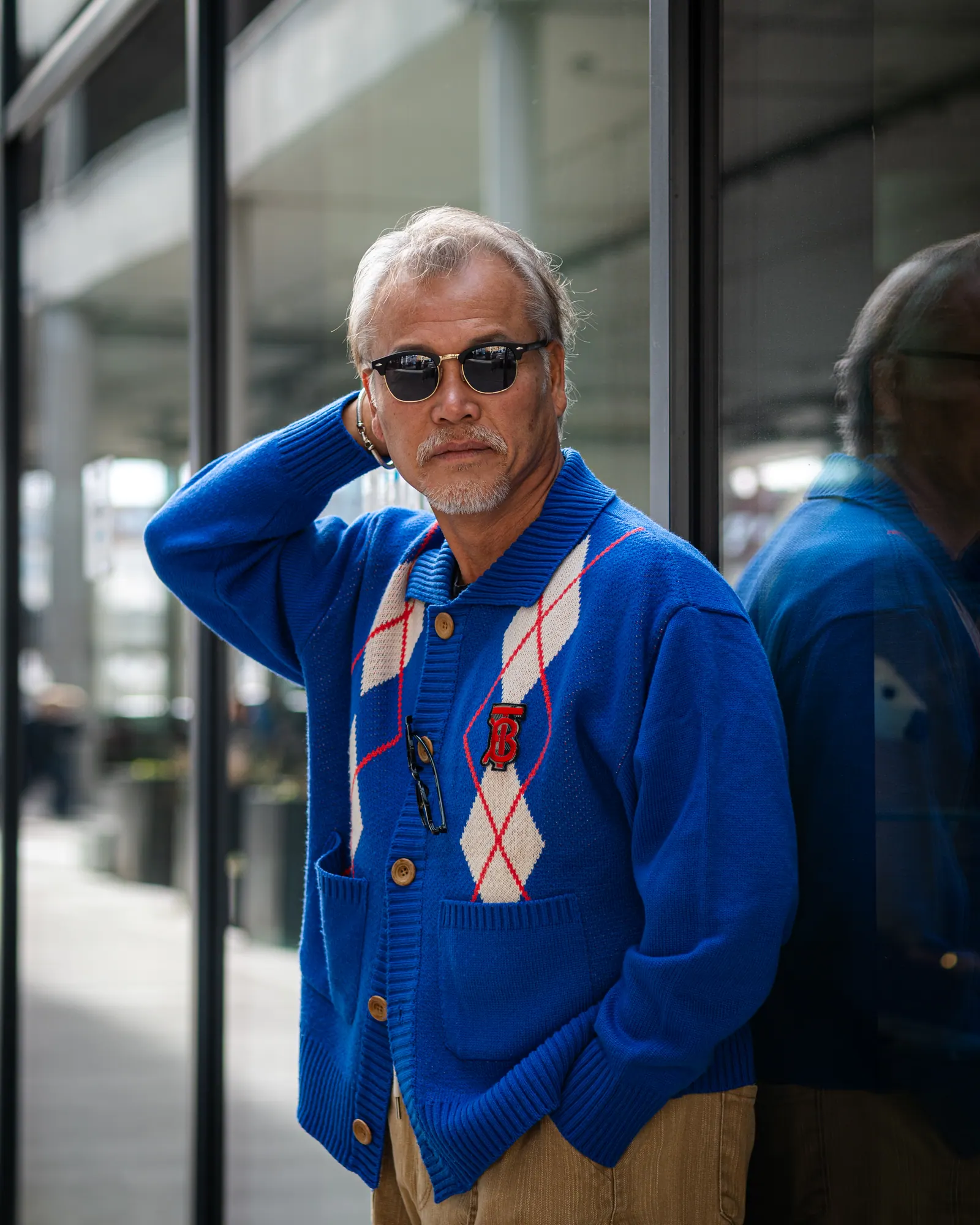Berlin × Japonia — Uliczny portret — argyle, sztruks i lutowe słońce, kadr 1