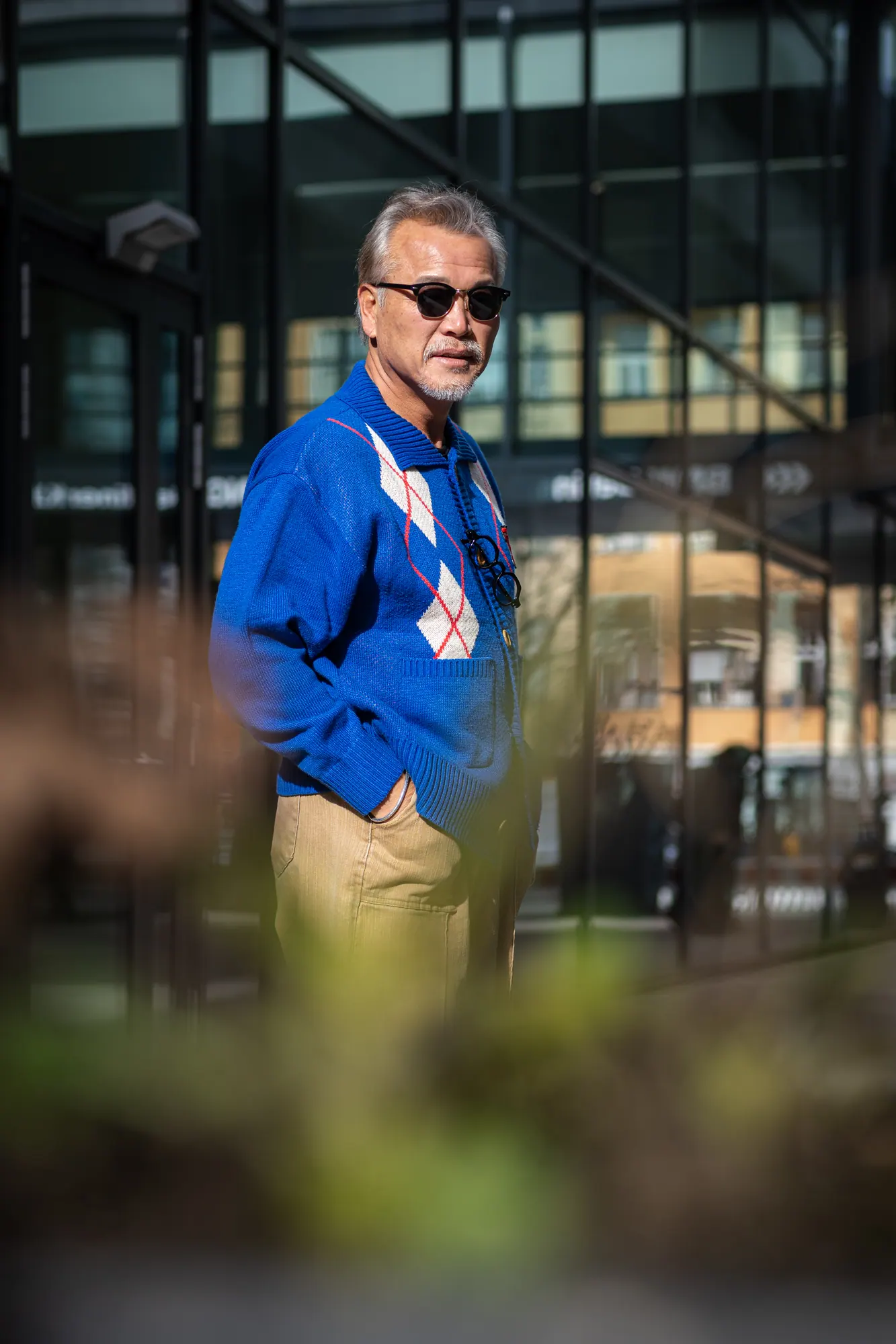 Berlin × Japonia — Uliczny portret — argyle, sztruks i lutowe słońce, kadr 4