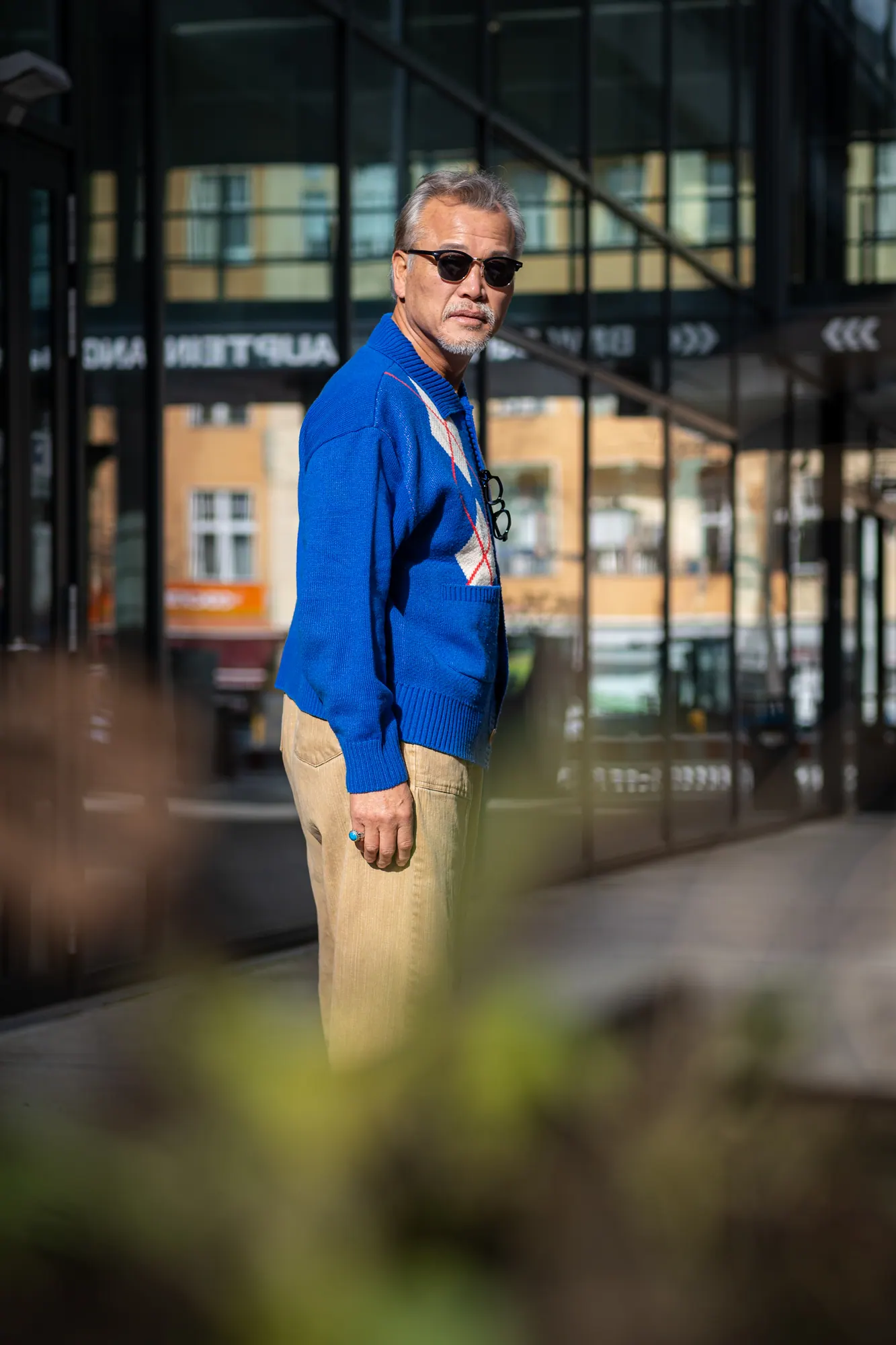 Berlin × Japonia — Uliczny portret — argyle, sztruks i lutowe słońce, kadr 6